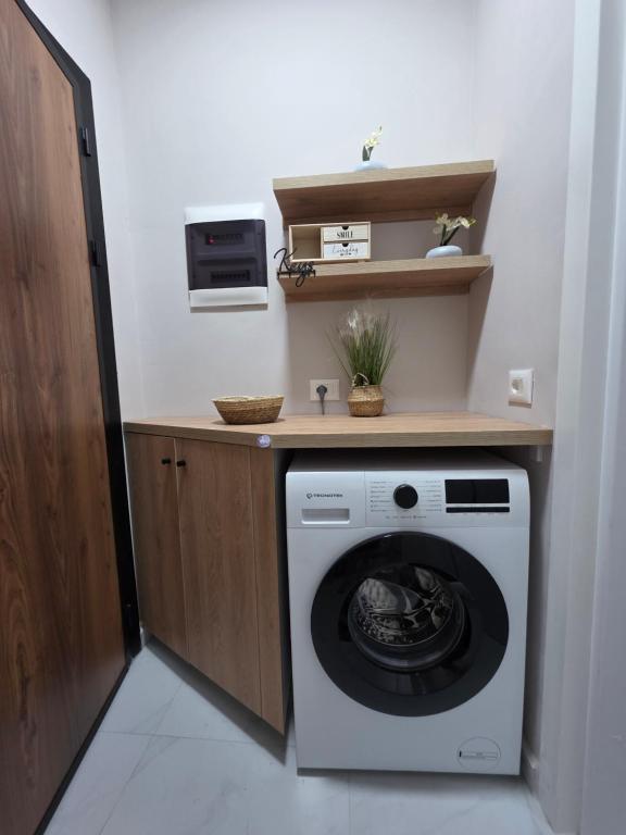 Panos Apartament - B&B Saranda