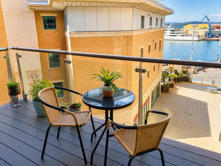 Stylish & Modern Large Balcony Poole Harbour Views - B&B Poole