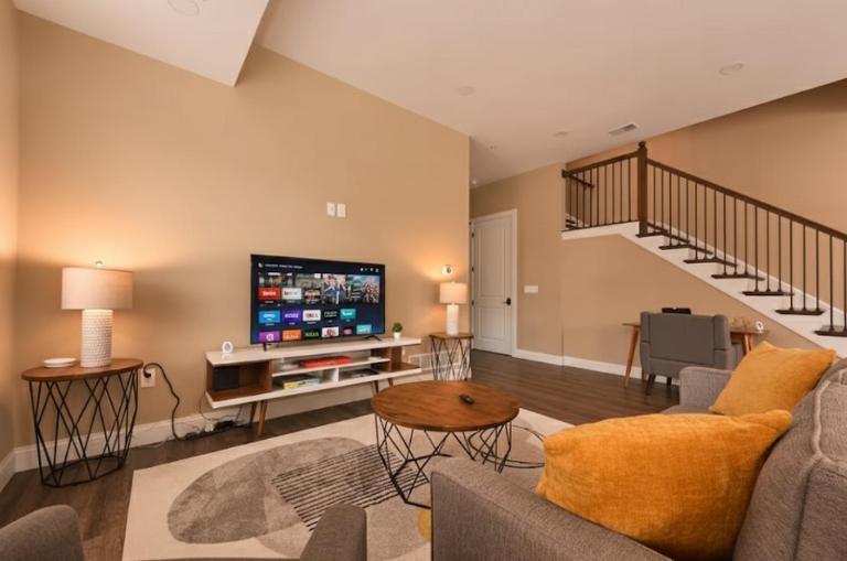 North Pittsburgh Luxury 3-bedroom - B&B Warrendale