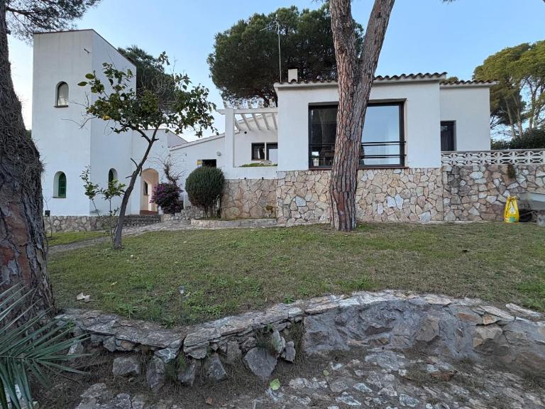Boutique Villa Pool & Garden in Costa Brava - B&B l'Escala