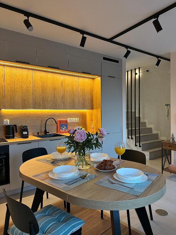 Lumière Charming Two-Bedroom Apartment in the Heart of the City - Ferienwohnung Swinemünde