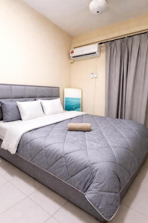 Bird's Nest Rooms Deluxe Queen Room Shared Kitchen & Living Area - Bed and Breakfast Bandar Puncak Alam