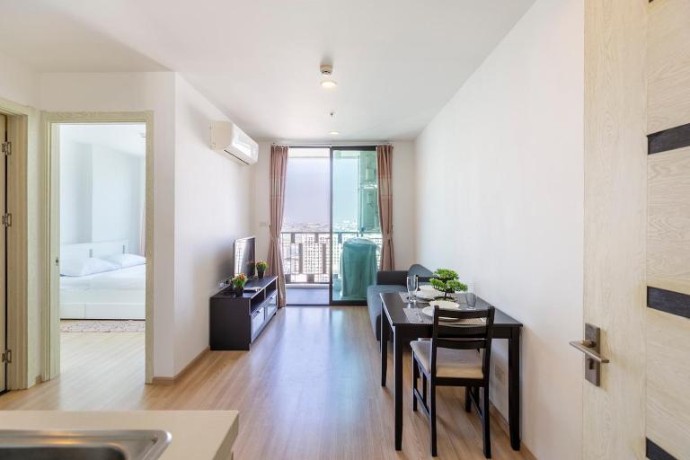 Luxury SkyFloor OnNut BTS 40sqmt Gym Pool Netflix - Bed and Breakfast Bangkok