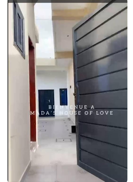 Mada's House F H L - B&B Abomey-Calavi