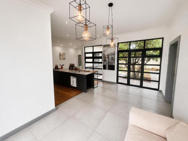 Salisbury House by 306 Accommodation - Bed and Breakfast Bellville