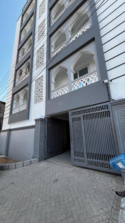 Classy studio bamburi fisheries at0722 and838 to 076 - B&B Mombasa
