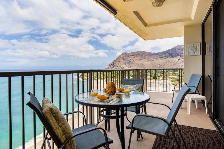 Oceanfront Corner Unit , Hawaiian Princess - B&B Waianae