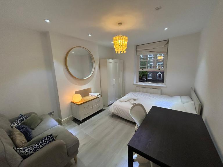 Private Room in shared flat in St John's Wood, close to the Beatles - B&B London