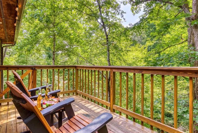 Smoky Snuggle Spot - Cozy Cabin, Close to Dollywood & Dog Friendly! - B&B Pigeon Forge