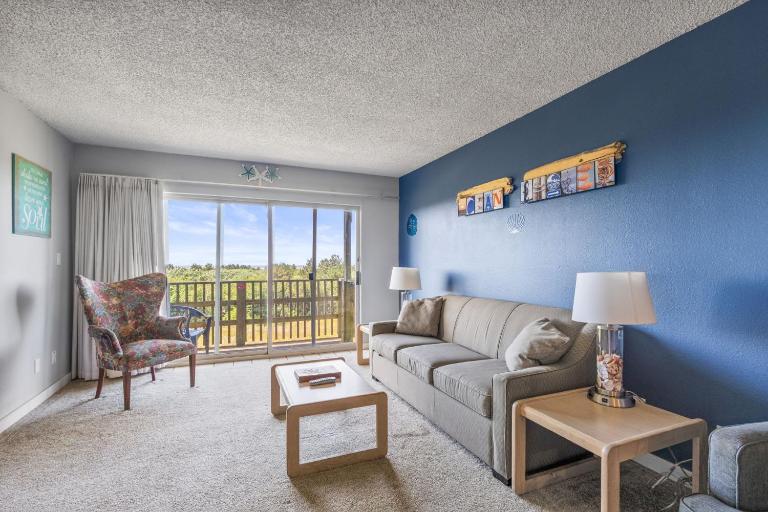 Ocean View Family Suite for 6 - Pool and Hot Tub - B&B Ocean Shores