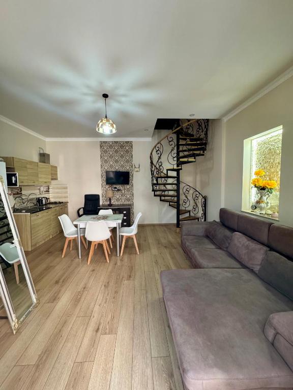 PAPILLON - Bed and Breakfast Chakvi
