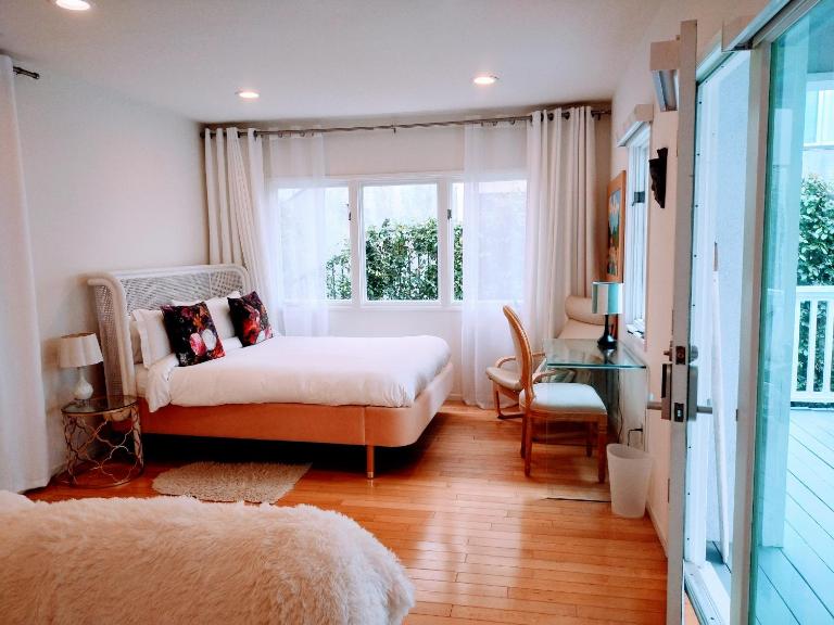 Venice Canals & Beach Guest House - B&B Los Angeles