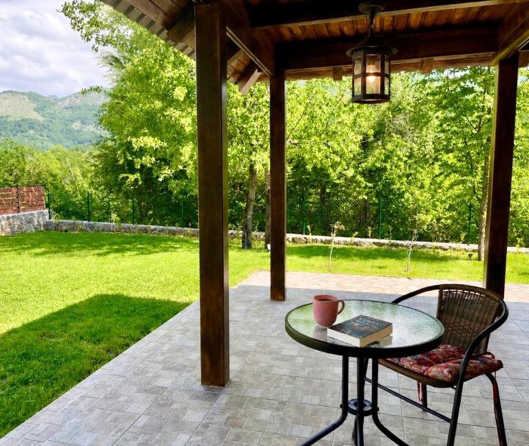 Holiday house Flores near Kolasin - B&B Kolašin
