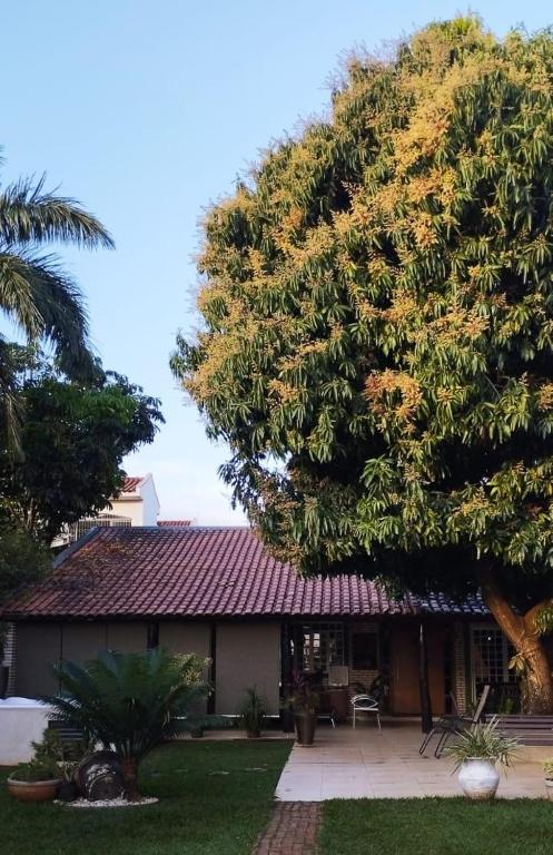 Casa em bairro nobre com jacuzzi privativa area gourmet varanda ampla - Chambres d'hôtes Campo Grande