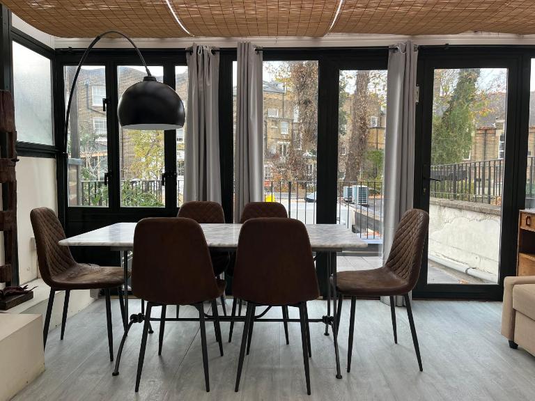 CAMDEN TOWN 2 BEDROOM DUPLEX APARTMENT WITH TERRACE Inn - B&B London