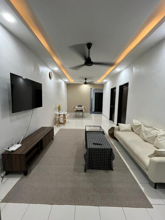 Damai Guest House with Wi-Fi, Netflix - Chambres d'hôtes Pasir Gudang