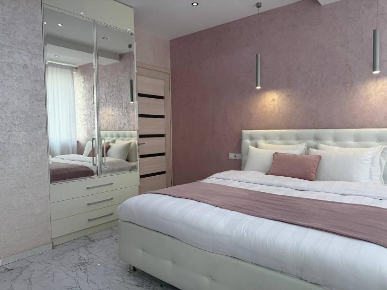 Sky High Living in a Modern 1-Bedroom Retreat - Ferienwohnung Chişinău