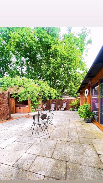 The Retreat, A relaxing getaway for couples - B&B Hambrook
