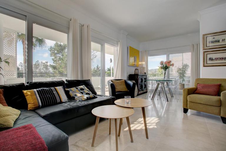 Sunny Golf Apartment - Chambres d'hôtes Estepona