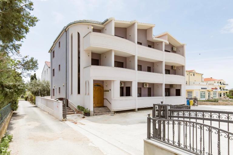 Apartments Mara near Split Airport - B&B Kaštel Štafilić