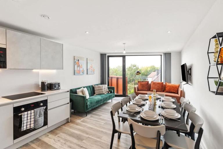 Luxuary 2BR Apt Sleeps 9, Wembley and Park Views - Chambres d'hôtes Preston