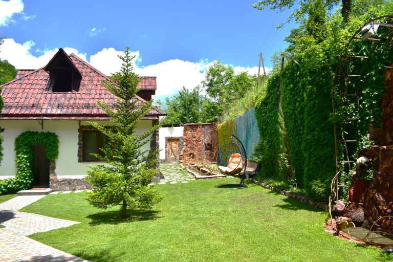 Waterfall House Dilijan - Bed and Breakfast Dilijan