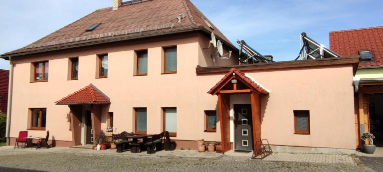 Ferienwohnungen auf einem rustikalen 3 Seitenhof - Bed and Breakfast Göda