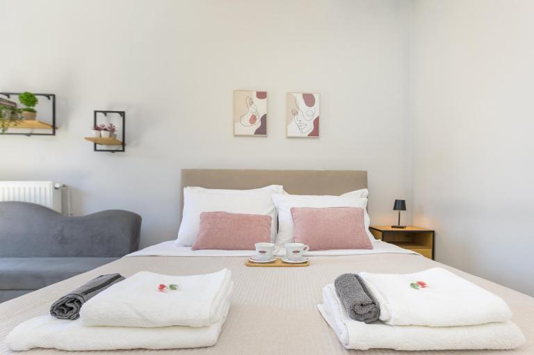 Rania's Seaside Nest- Steps from the Beach - Chambres d'hôtes Kiáto