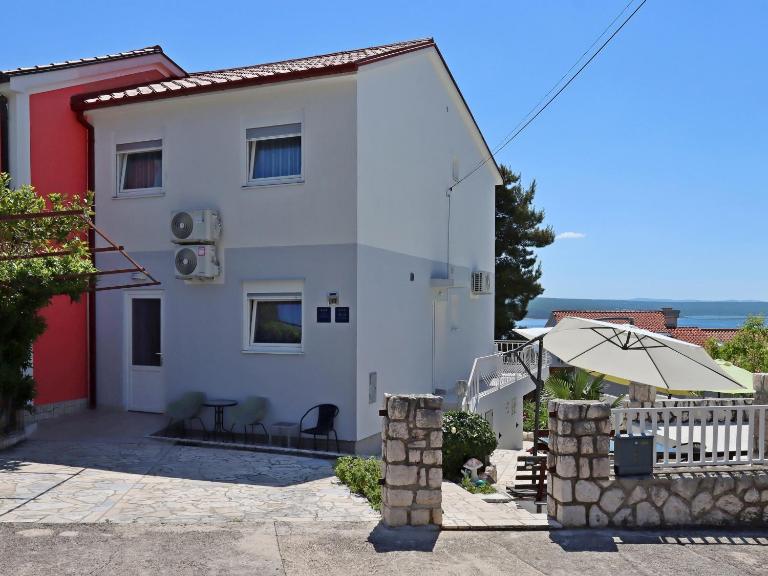 Apartments with hot tub Dramalj, Crikvenica - 25226 - B&B Cirquenizza