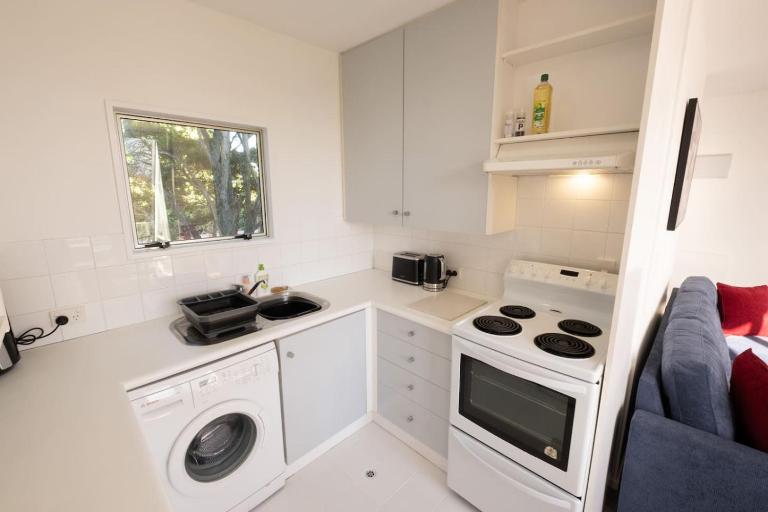 Modern Apartment Opposite Hagley Park with Free Parking - Chambres d'hôtes Christchurch