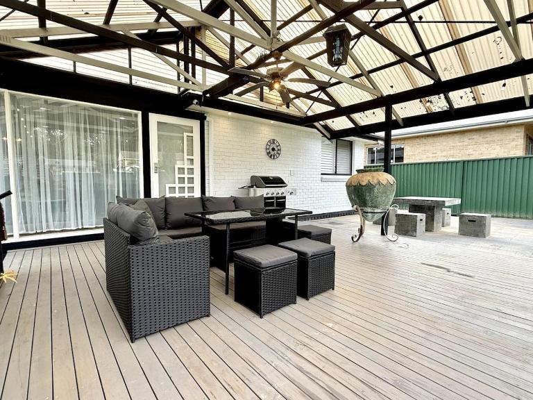 LA MAISON BLEUE - Centrally located 3 Bedroom home in the Southern Highlands - Bed and Breakfast Fitzroy