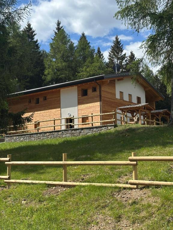 Rifugio Loa - Ai caduti di tutte le guerre - Bed and Breakfast Berzo Demo