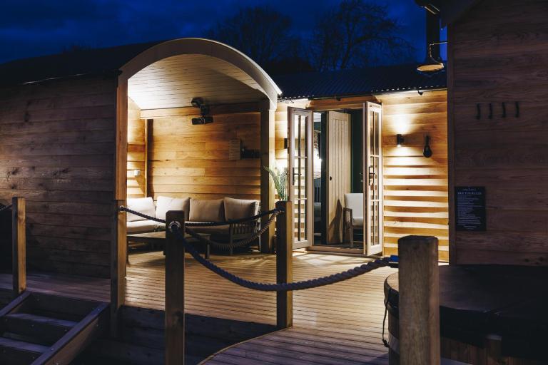 Nestledstays - The Hide - B&B Walberton