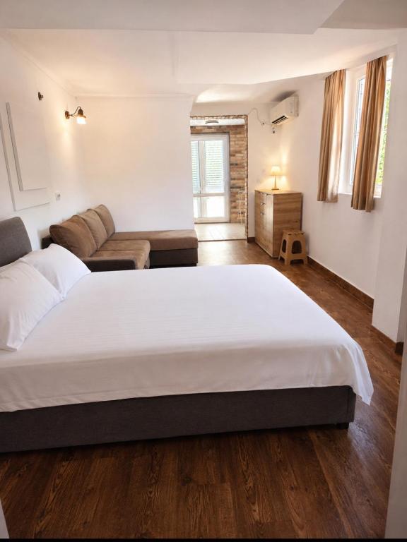 W beach house - B&B Buljarica