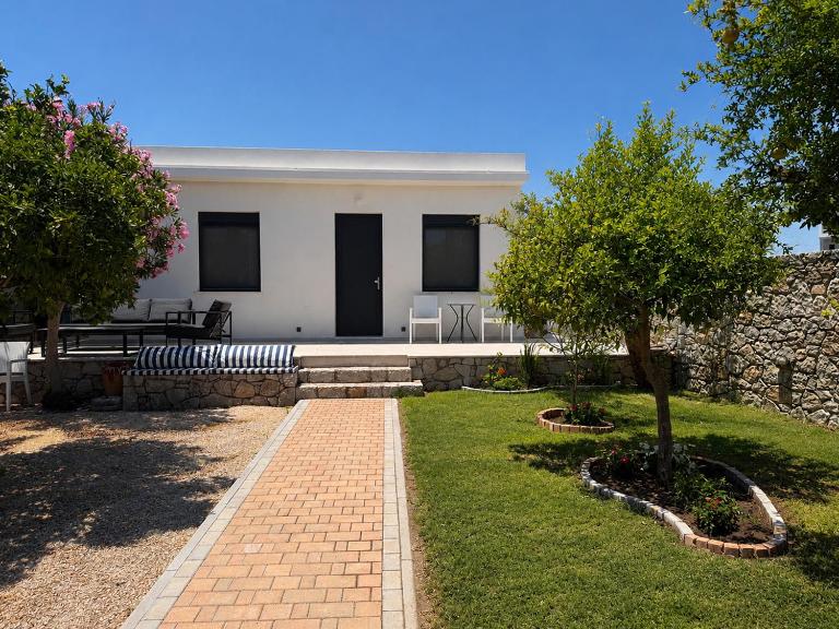 ELÉNAS slow living villa - B&B Faliraki