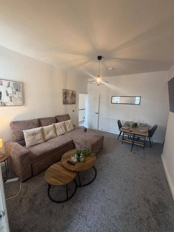 Percy Home - NEW 2 Br 1 Bath Hollidays andContractors - B&B Blyth