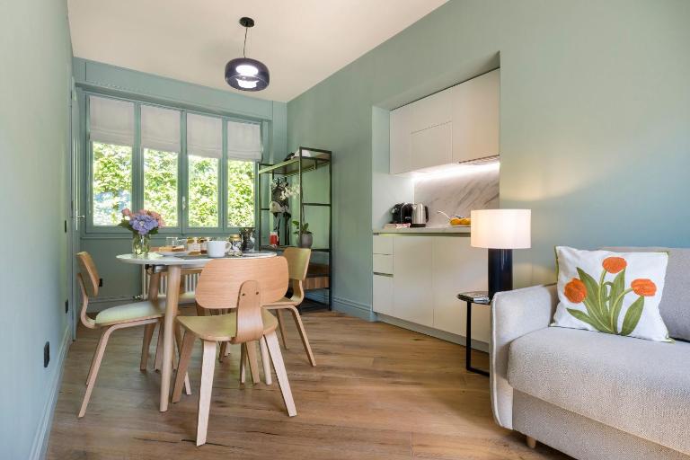 Isola Bella Apartments - Via Superiore 18 - Bed and Breakfast Someraro