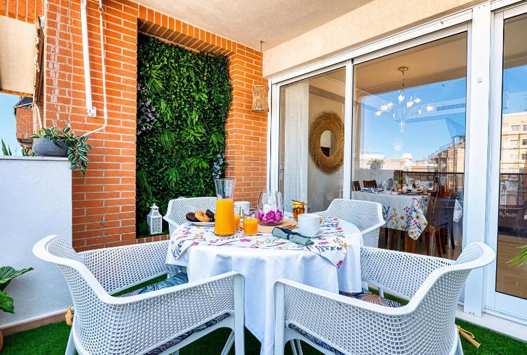 Stunning Duplex with Terrace, Near Cullera Beaches, Air Con, Fast WiFi and Free Parking - B&B Sueca