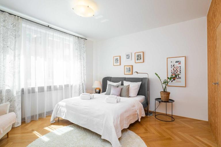 Modern Apartment - Walk to Main Station - B&B Bratislava