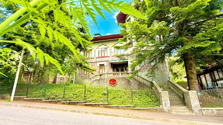 Acvila Villa - Private Retreat in the Quiet Hills of Sinaia - Chambres d'hôtes Sinaïa