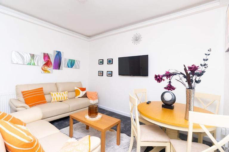 Clifton Apartments - Spacious home close to City - B&B Leeds