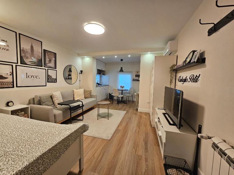 Vukajlo Petit - B&B Belgrado