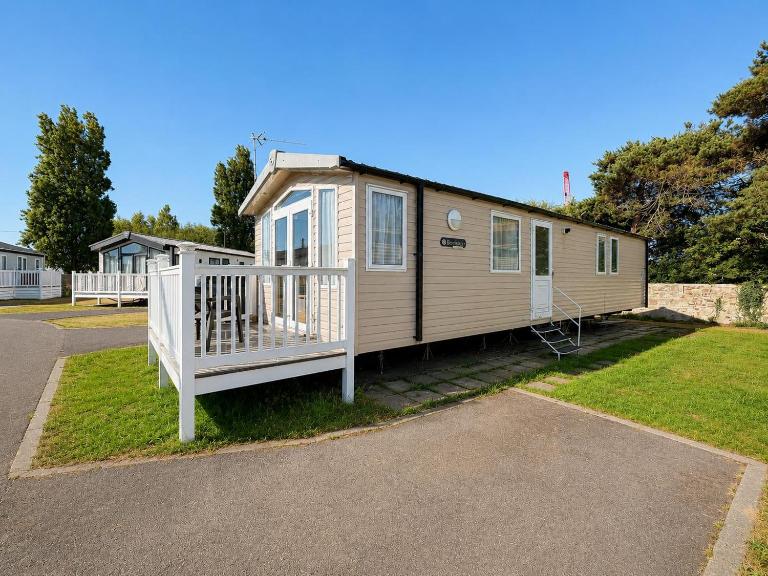 Lovely 8 Berth Caravan With Front Decking At Naze Marine, Ref 17022Sl - B&B Walton-on-the-Naze