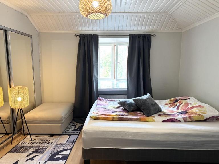 Rautatien ullakkohuoneisto - Bed and Breakfast Karkkila