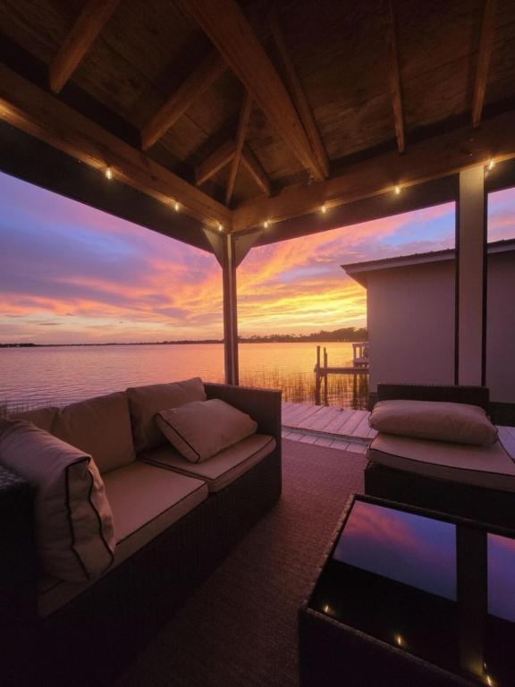 Lakefront Dora Lake Pool Home Private Dock & Golf Cart - Chambres d'hôtes Mount Dora