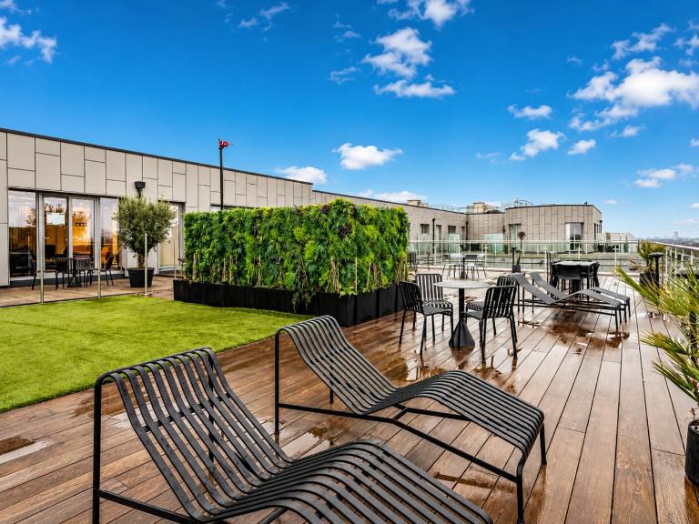Stylish Apt with Pvt Balcony, Gym, Cinema, Game Room, Parking & Co-Working - Ferienwohnung Cowbridge