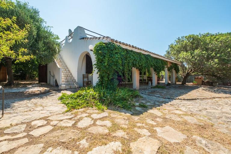 Villa Ambra - 3 Minute Sea & Private Garden - Bed and Breakfast Geremeas