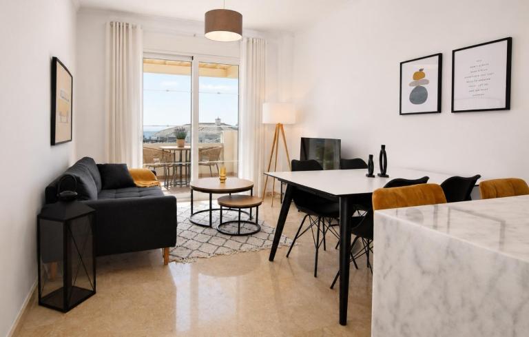 Elevated Hillside Apartment Close To Duquesa Marina - Chambres d'hôtes Manilva