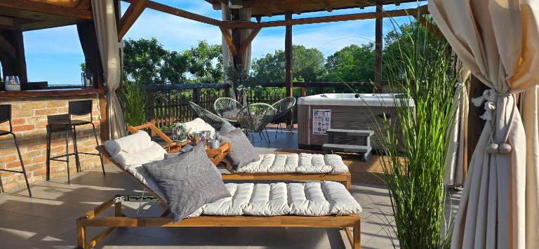Studio apartman King with private jacuzzi and sauna - Chambres d'hôtes Štakorovec