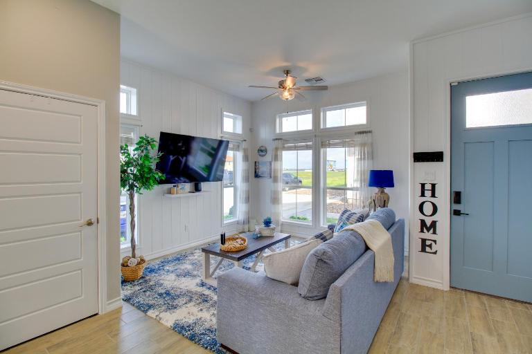 Walk to Beach! North Padre Home w/ Pool Access - Bed and Breakfast Corpus Christi